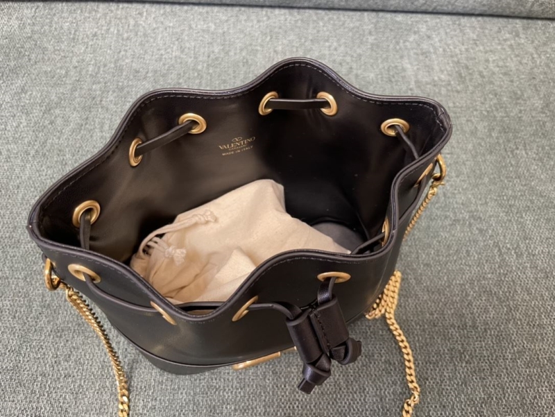 Va1e*ntin0 bucket bag